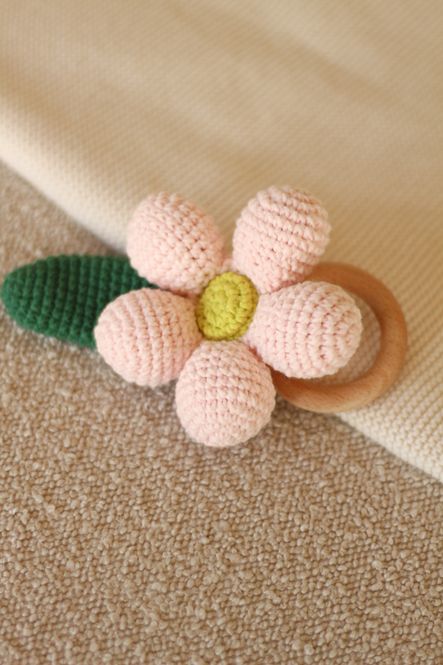 Hovedbilde Heklet rangle - rosa blomst